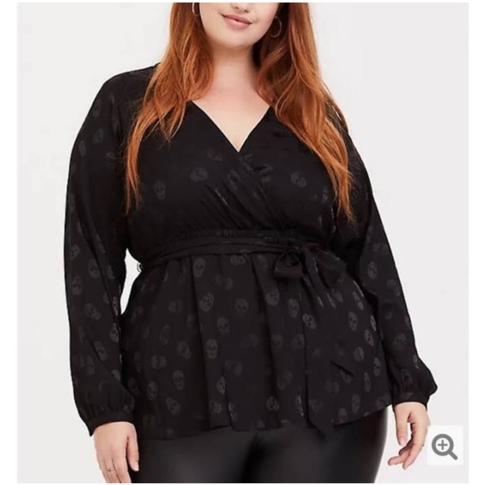 Torrid Plus‎ Size Skull Satin Surplice Blouse Tie Waist Size 2X